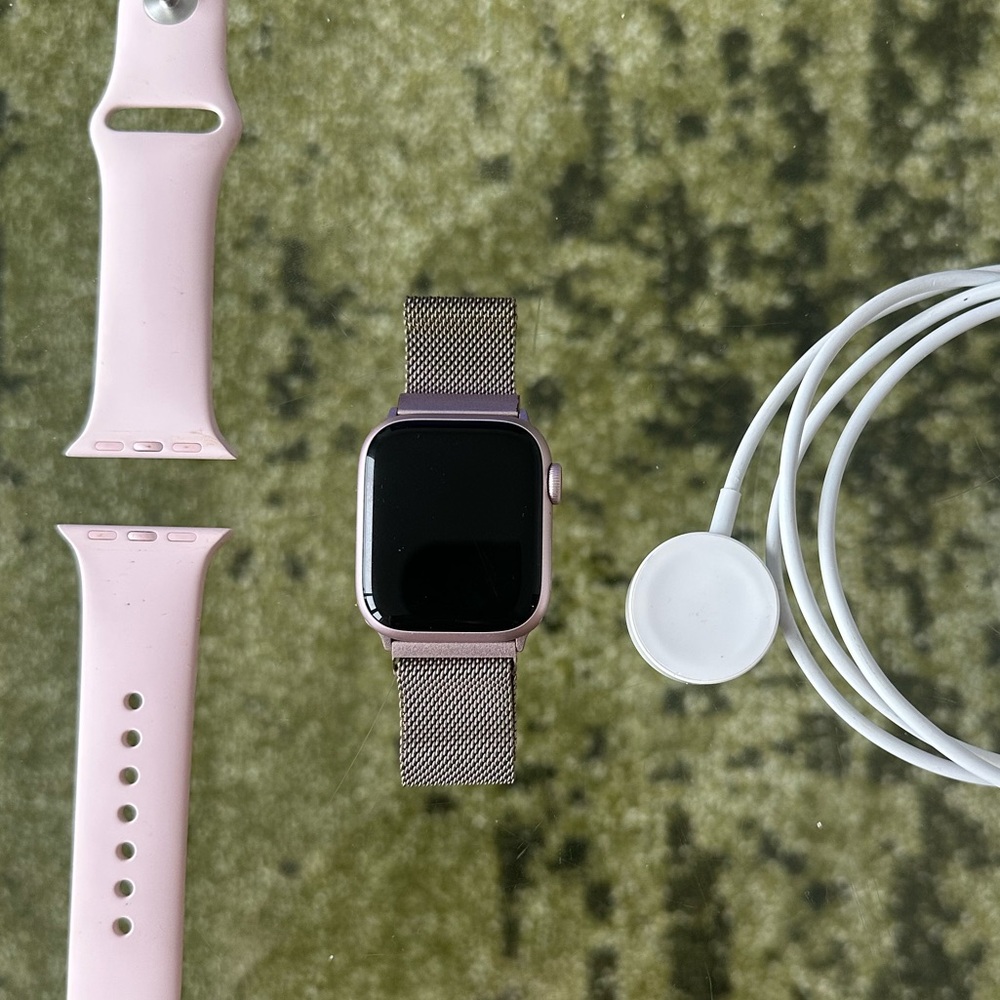 Apple Watch Series 9 (2 bands and 1 charger included)